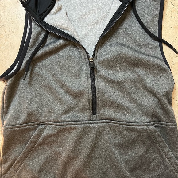 UUnder Armour Cold Gear Women’s Half Zip Sleeveless Pullover Size Small - Picture 2 of 5